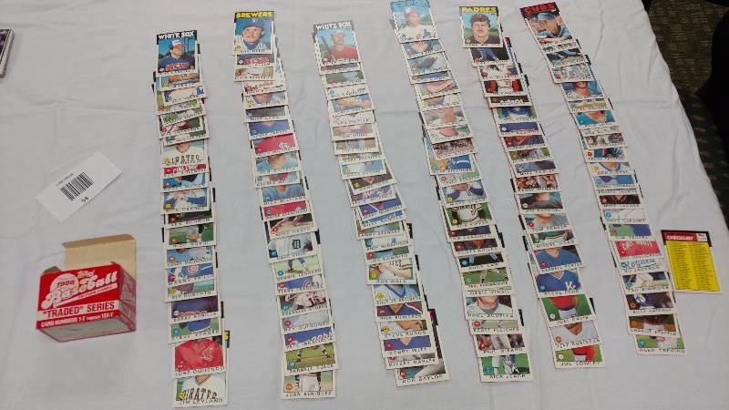 Approx. 132 - 1986  Baseball Trading Cards