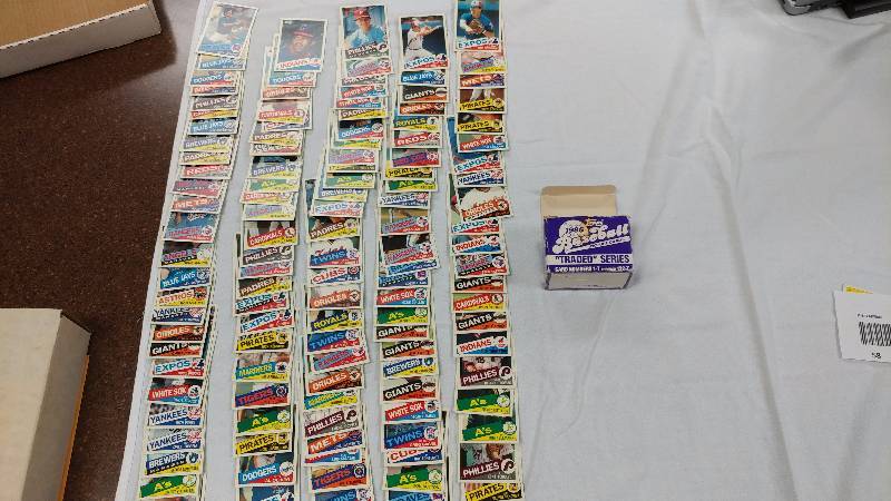 Approx. 132 - 1985 Baseball Trading Cards