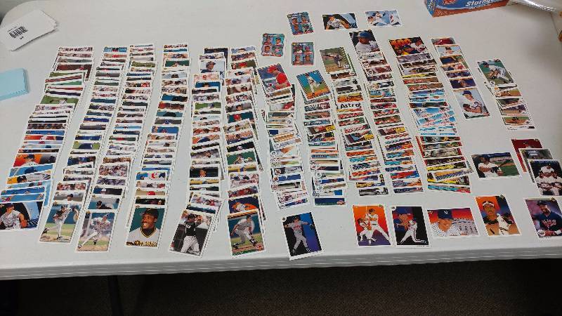 Approx. 200 - 1992 Baseball cards