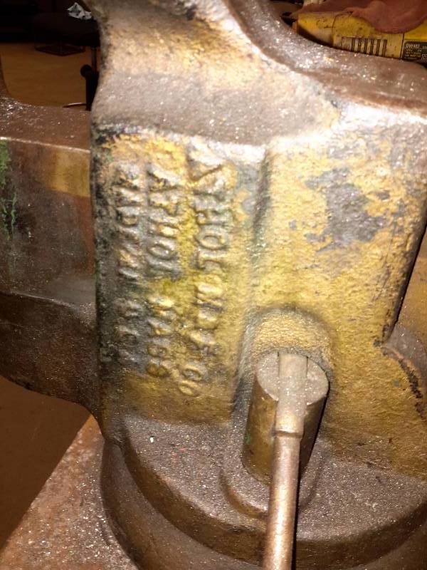 lot 71 image: Bench Vise