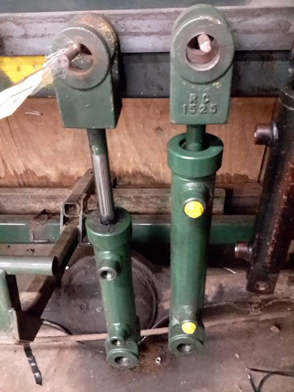 lot 125 image: Misc hydraulic cylinders as pictured.