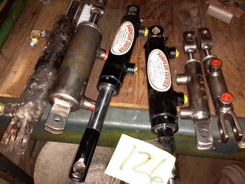 lot 126 image: Misc hydraulic cylinders as pictured.
