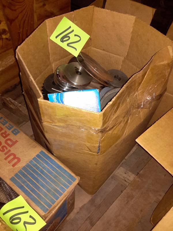 lot 162 image: Box of pulleys