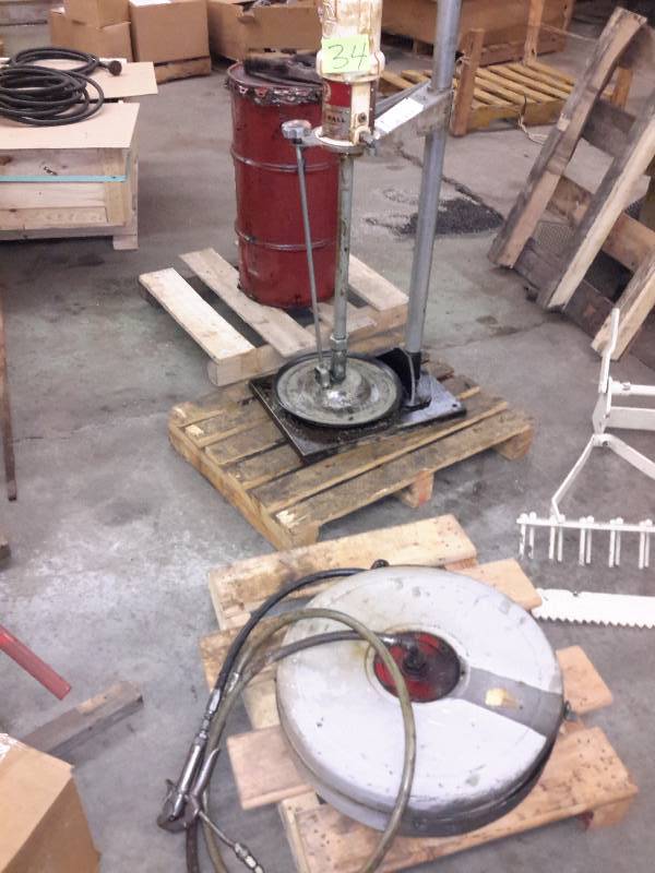 lot 34 image: GRACO, Grease Pump with Retractable hose.. Includes 12 barrel of grease