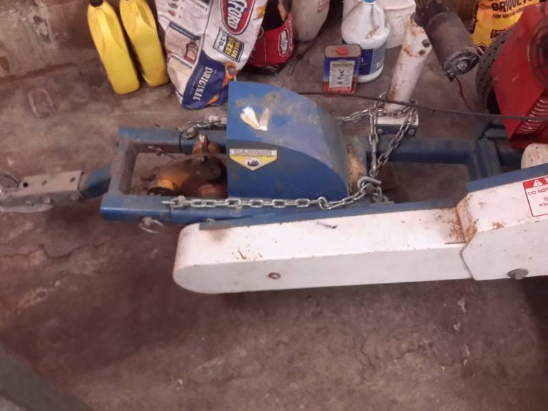 lot 7 image: Stump Grinder.. 18 H.P. Kohler Engine with Extra Cutters