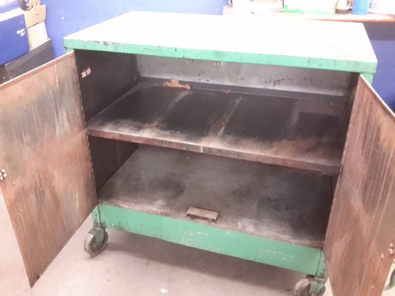 lot 8 image: Vintage Steel Cabinet