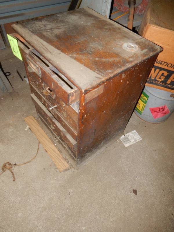 lot 21 image: Very old drawer unit