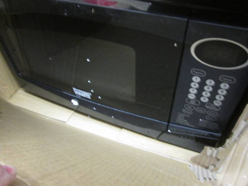 Montgomery Ward� 0.9 Cu. Ft. Micro...