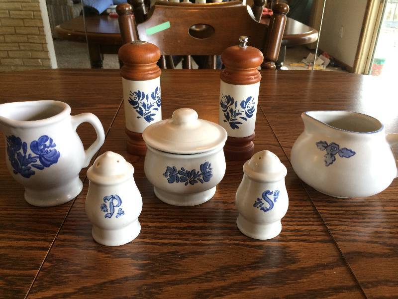 lot 42 image: Collectible Lot Pfaltzgraff Yorktowne Serving Pieces - Excellent Condition No Chips