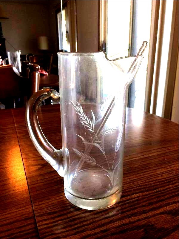 lot 161 image: Mid Century Modern Etched Glass Martini Pitcher With It Original Glass Martini Stirrer - Mint Juleps Anyone - No Chips