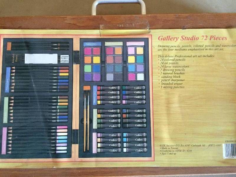 lot 50 image: Collectible Artist Set Colors Pencils ETC