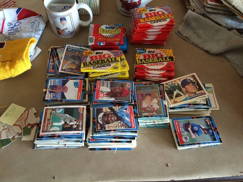 lot 66 image: Collectible Twins Memorabilia Baseball Cards Lot - Some Unopened