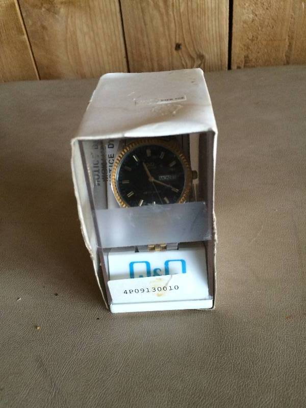 lot 68 image: Q & Q Mens Watch