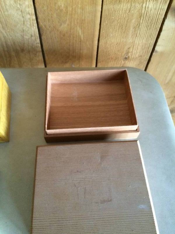 lot 82 image: Vintage Collectible Wood Cigar Box