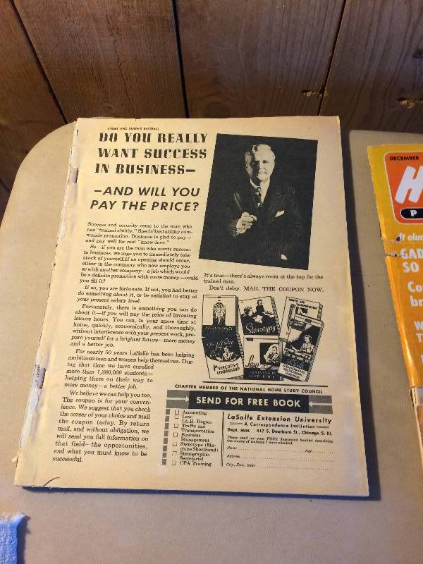 lot 73 image: Collectible Old Sports Magazines Etc