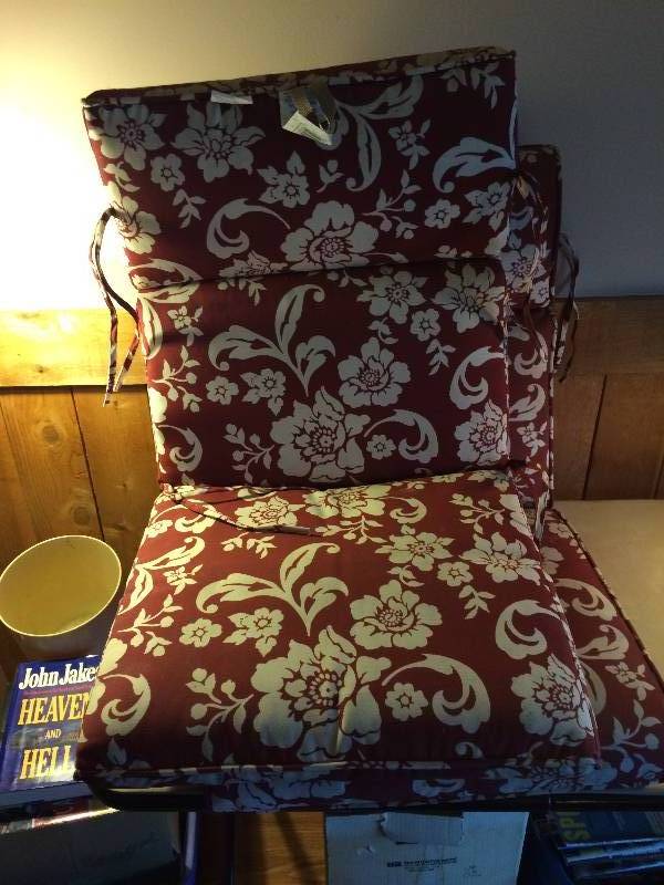 lot 130 image: Maroon Outdoor Seat Cushions Nice Condition