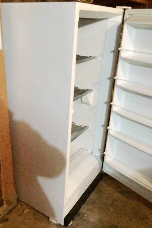 lot 135 image: Large Locking Reach In Freezer - Works Excellent & Has Key