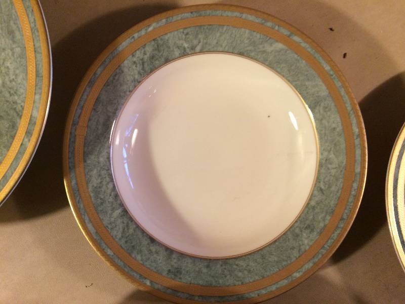 lot 141 image: Oscar De La Renta 2 Large Serving Bowls & 5 Soup Bowls Jade Florentine Pattern - Original Retail $25 per Soup Bowl - Excellent Condition