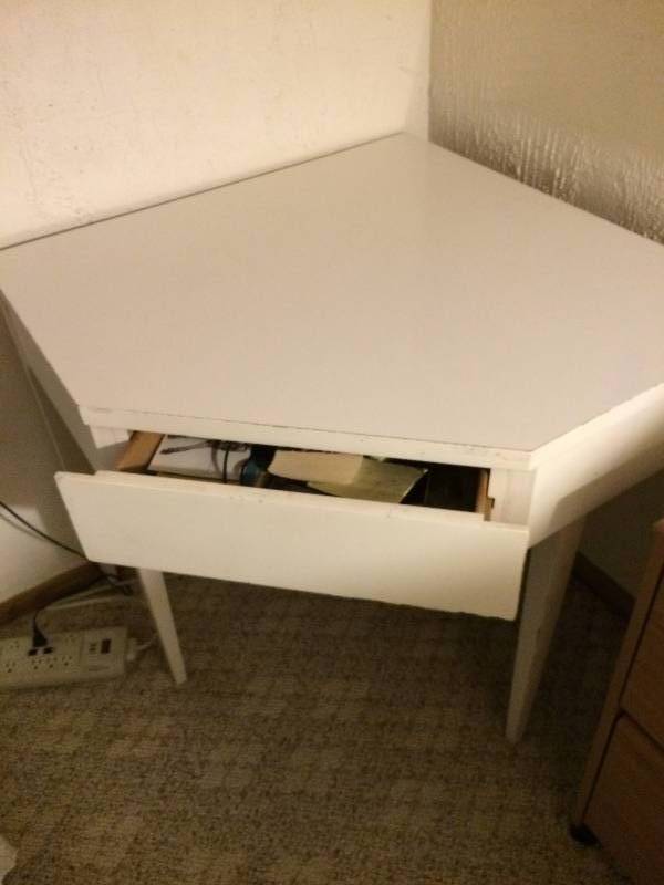 lot 144 image: Super Nice White Corner Desk With Drawer - Perfect for Bedroom Or Kitchen Etc