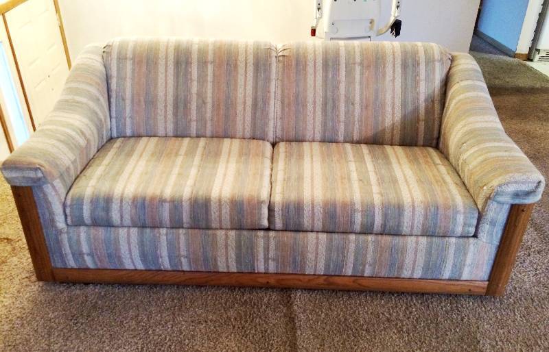 lot 146 image: Super Nice Condition Sofa Sleeper Couch Full Size Bed (Mattress Is Newer & Is Included Free)
