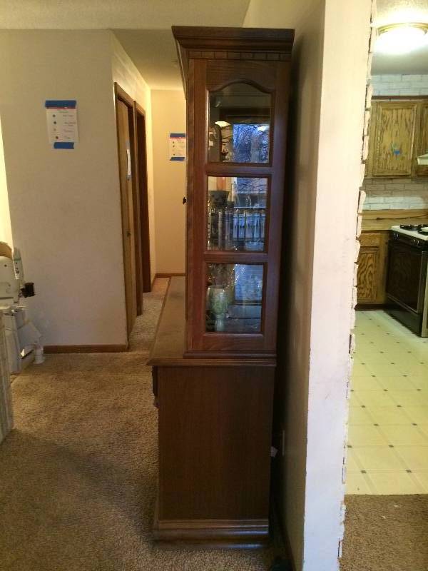 lot 223 image: Gorgeous Excellent Condition Vintage Wood Lighted China Cabinet Hutch W Glass Panes On Both Ends & Glass Inserts On Each Shelf For Added Light & Drama - Contents NOT included - 19x57x75