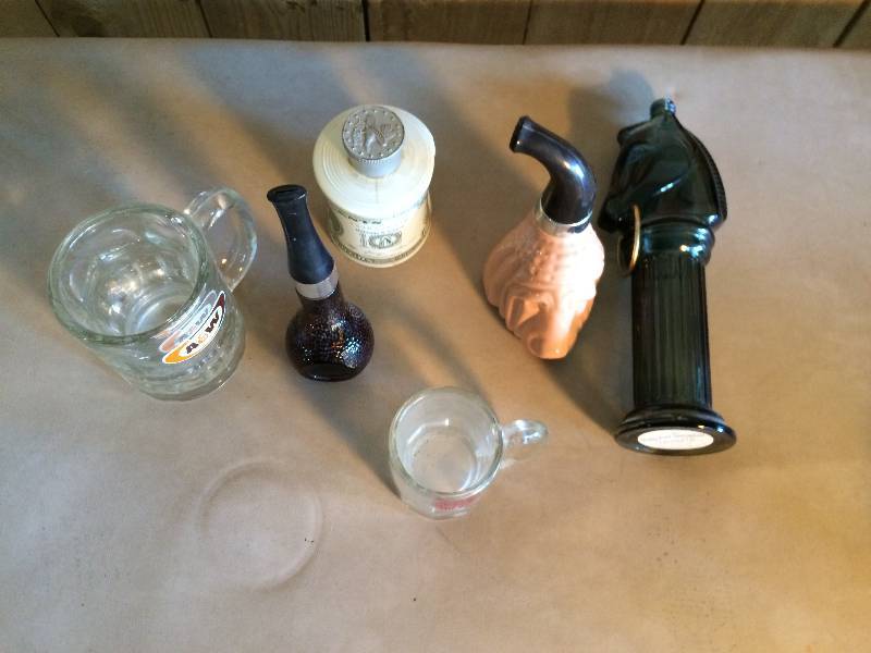 lot 65 image: Collectible Vintage A & W Glasses & Avon