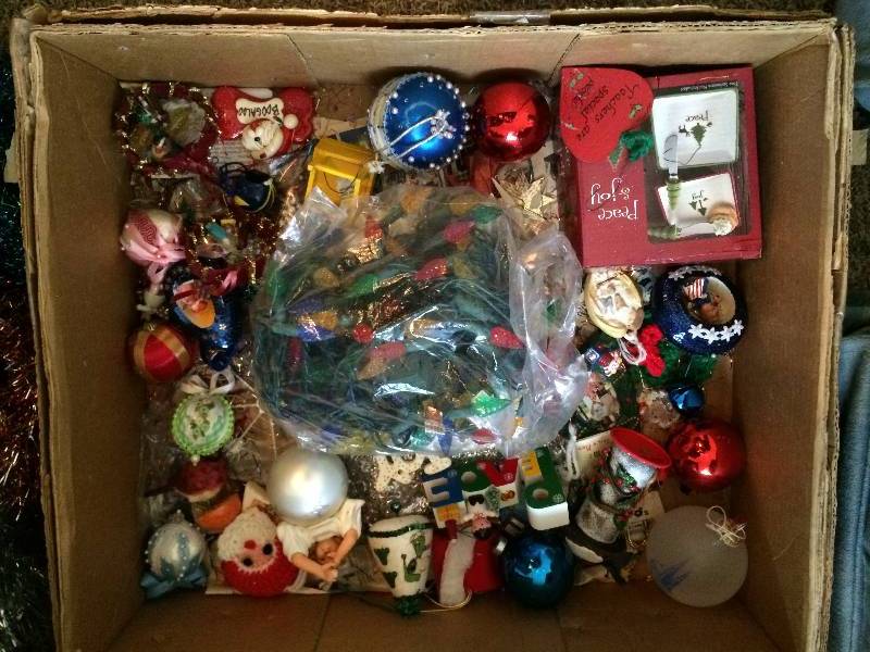 lot 110 image: Vintage Christmas Ornaments & Tinsel - Mixed Lot