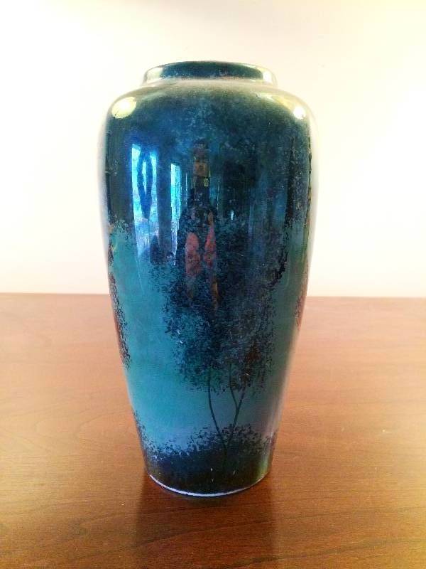 lot 109 image: WOW Antique Collectible Reverse Painted Vase...not sure how old this is...