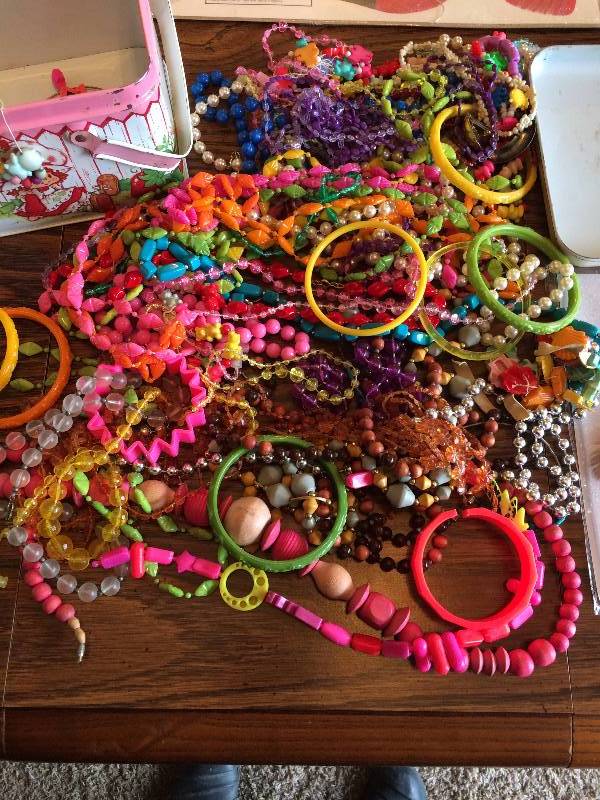 lot 168 image: Mixed Lot Of Vintage Kiddie Jewelry Etc