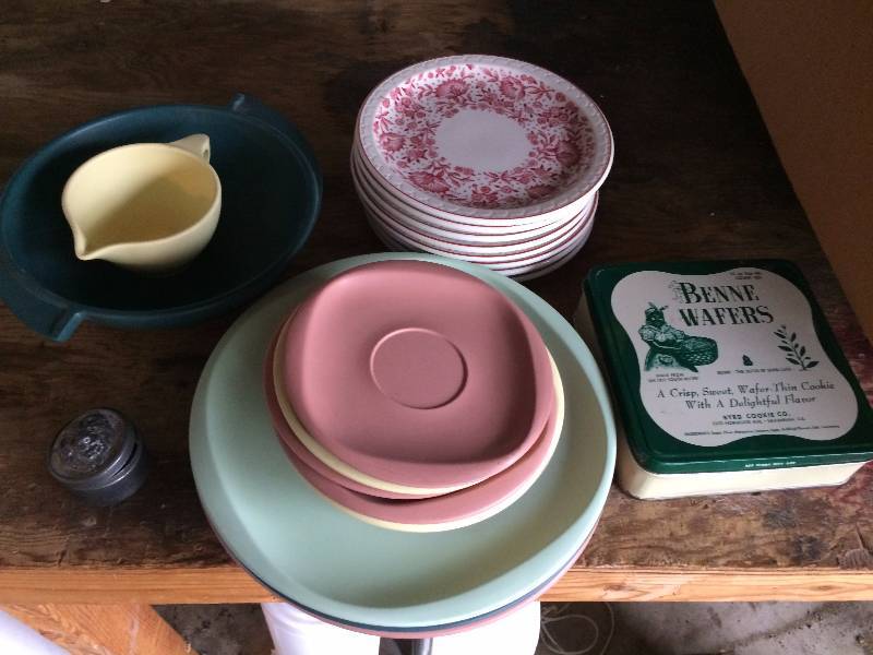 lot 190 image: Collectible Lot Retro MCM Boontonwear Vintage Boonton Ware NJ Rare Forest Green Melamac Melmac Serving Dish WWing Handles  Dinner Plates & More