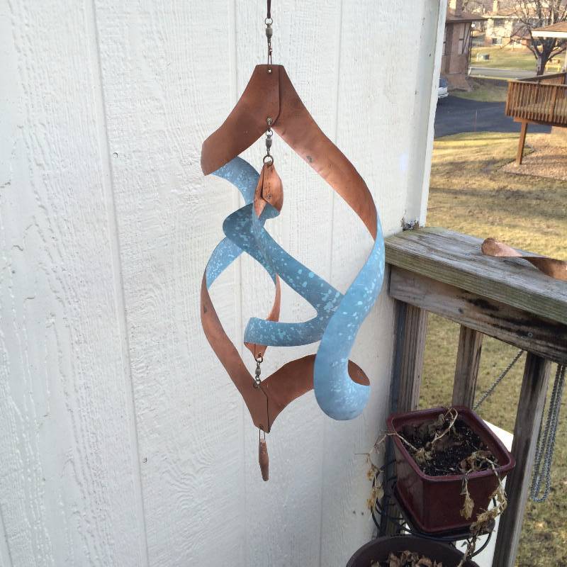 lot 69 image: Beautiful Copper & Patina Metal Double Infinity Wind Spinner - Purchased At The Renaissance Festival - Mesmerizing When Spinning