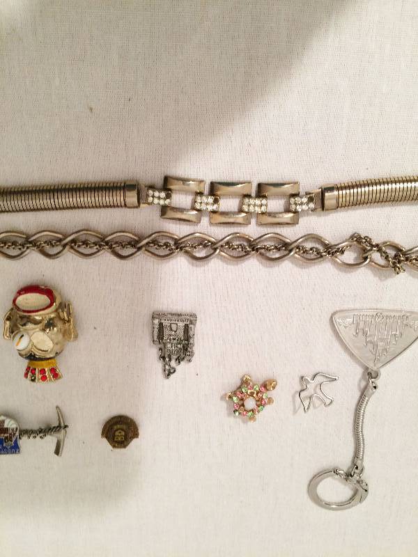 lot 214 image: Collectible Mixed Lot Of Vintage Jewelry -  1940s College Pin - 1950s Disneyland Key Chains Fobs Necklaces Tie Tacks Etc