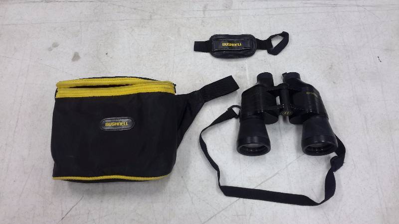 lot 4 image: bushnell binoculars