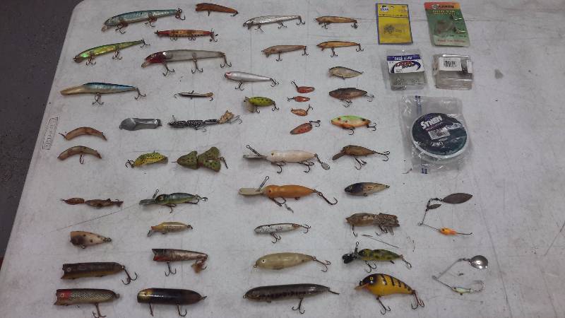 lot 12 image: Lot of vintage fishing lures