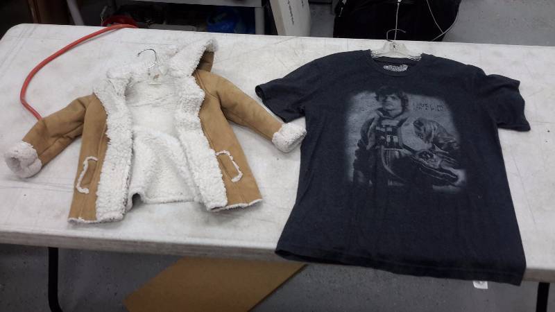 lot 30 image: Childrens misc clothing