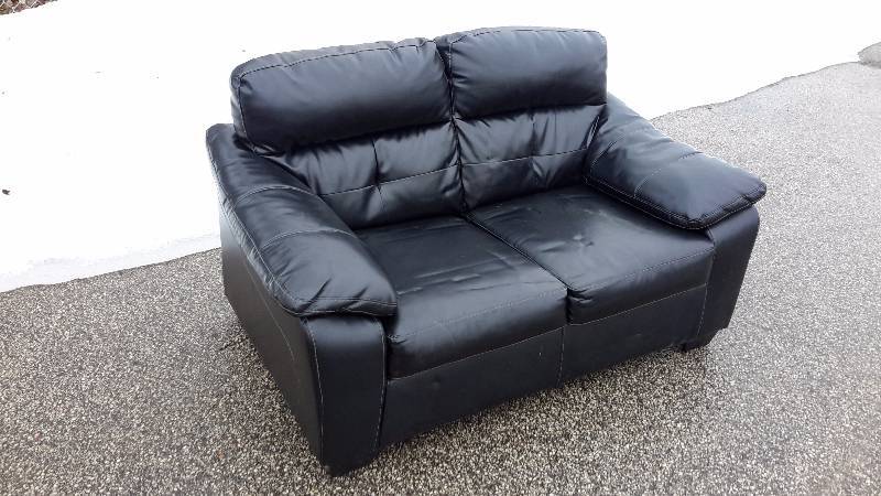 lot 47 image: Black vynl couch