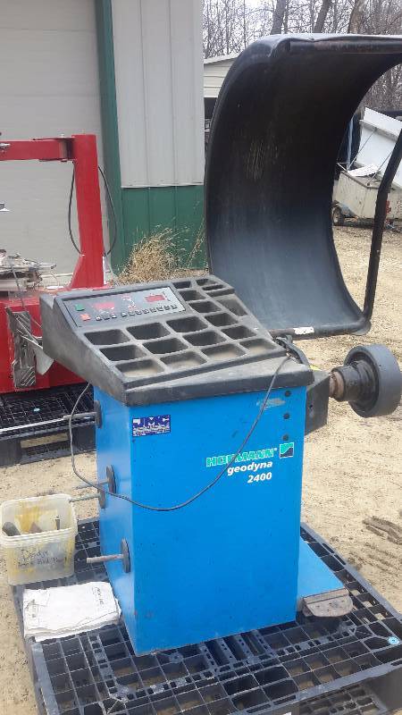lot A4 image: Hofmann Geodyna 2400 tire balancer