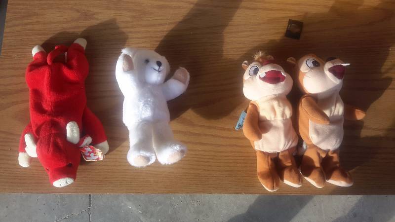 lot 75 image: Lot of assorted stuffed animals