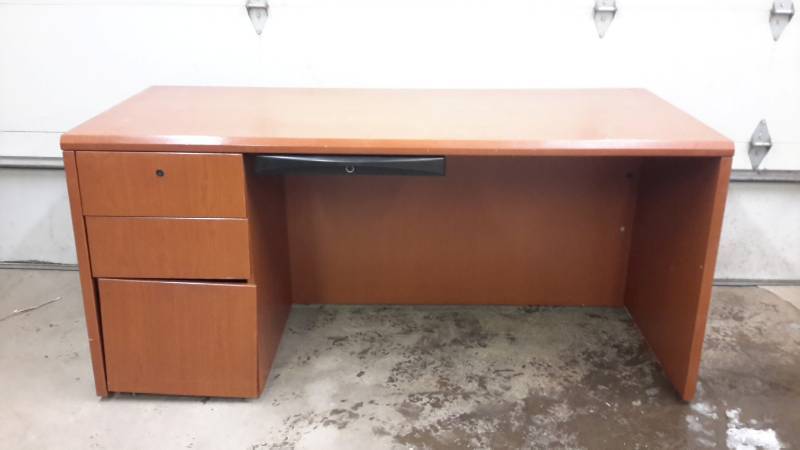 lot 2 image: Desk