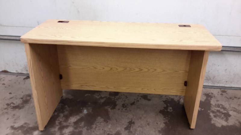 lot 6 image: Desk