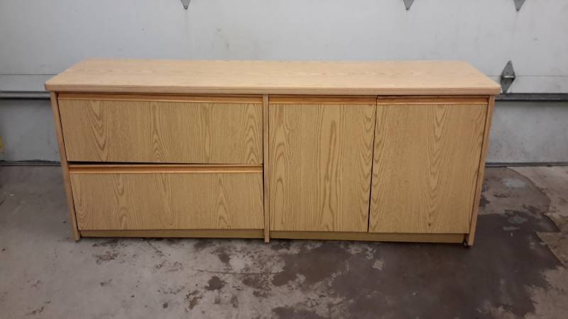 lot 7 image: Credenza
