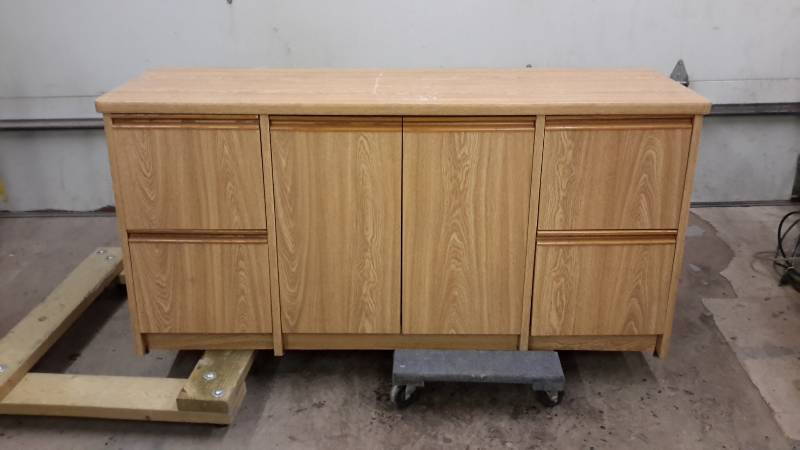 lot 8 image: Credenza