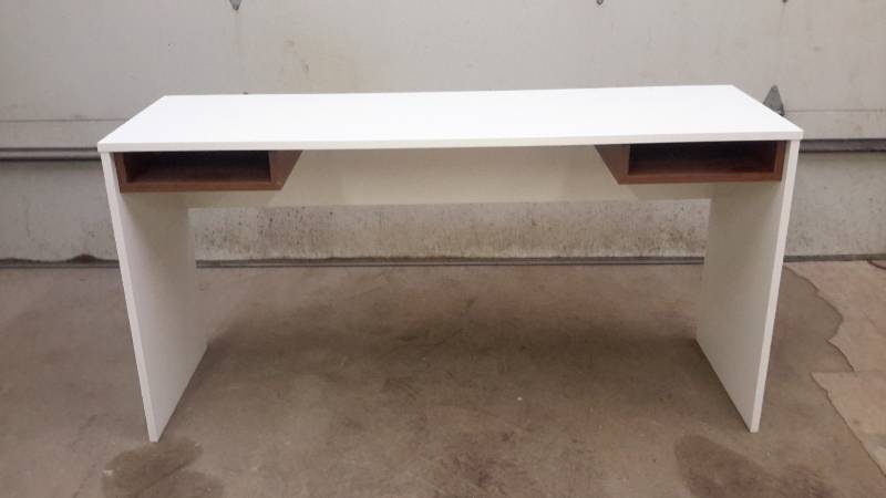 lot 16 image: Desk