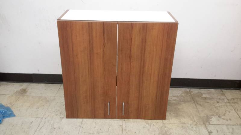 lot 23 image: Upper cabinet
