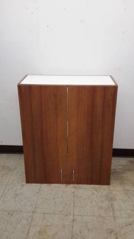 lot 22 image: Upper cabinet