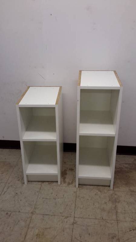 lot 25 image: 2 cabinets
