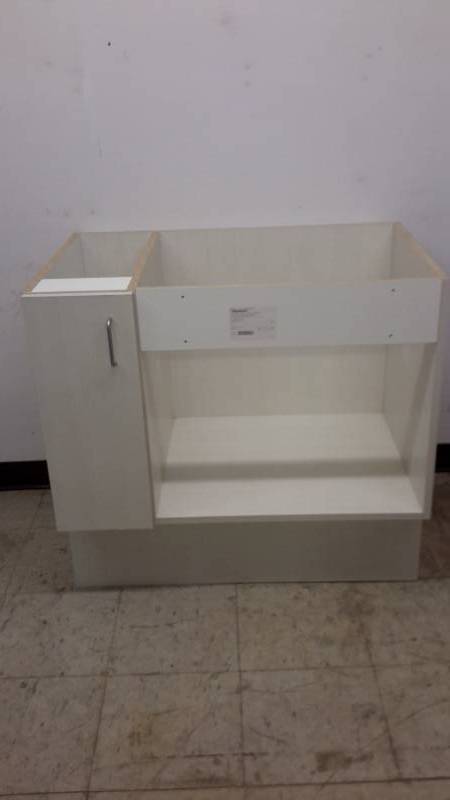 lot 30 image: Base cabinet