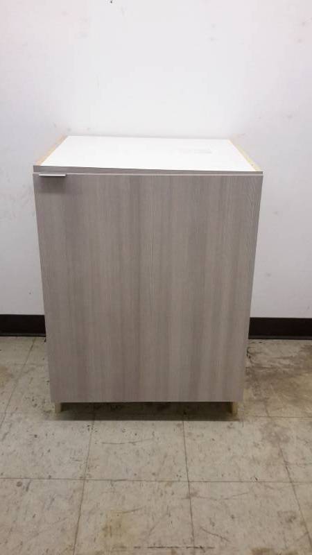 lot 32 image: Base cabinet