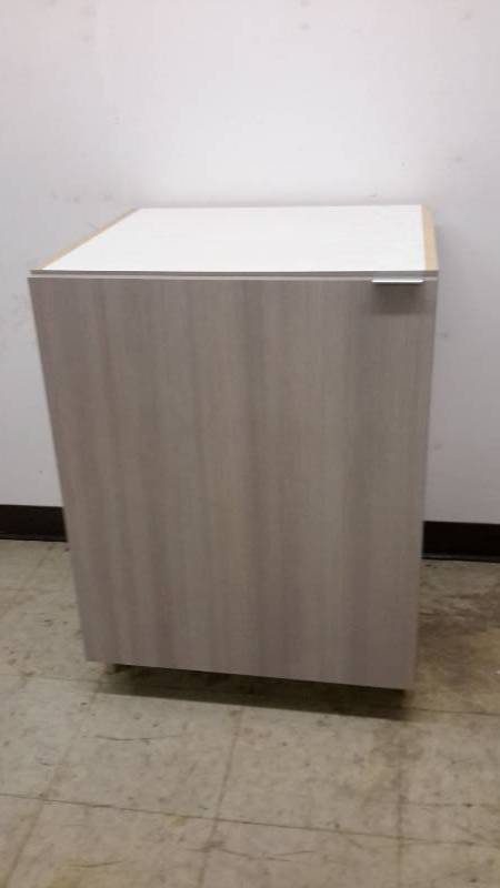 lot 33 image: Base cabinet