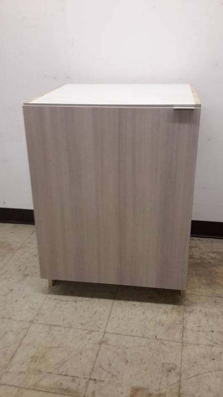 lot 35 image: Base cabinet
